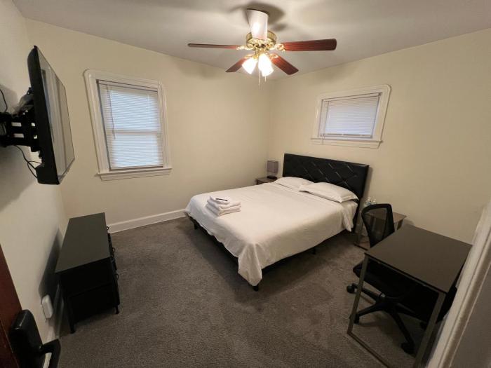 StayWithJay Premium Furnished Room near Cleveland Airport