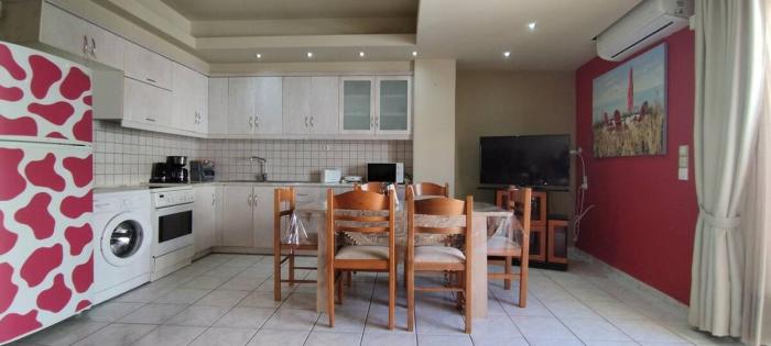 Steps to Nea Chora beach Angela apt ,10min to town