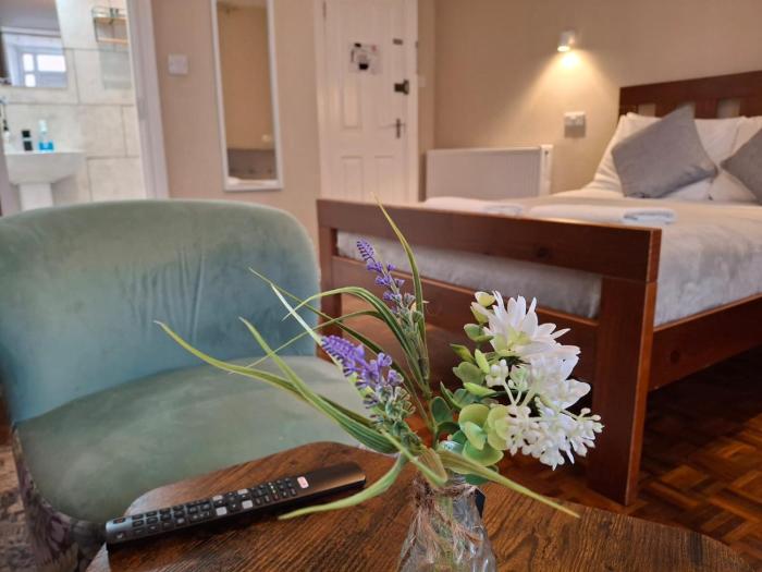 Inn By The Sea, PORTSMOUTH, Parking EV 22kW Available