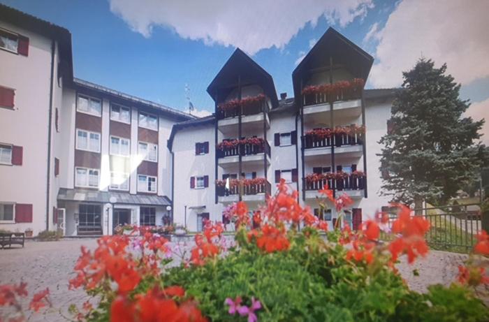 Santa Cristina SudTirol SassLong Flat