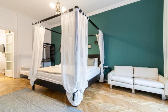 80 sqm, 3 bedrooms, 2 bathrooms, new