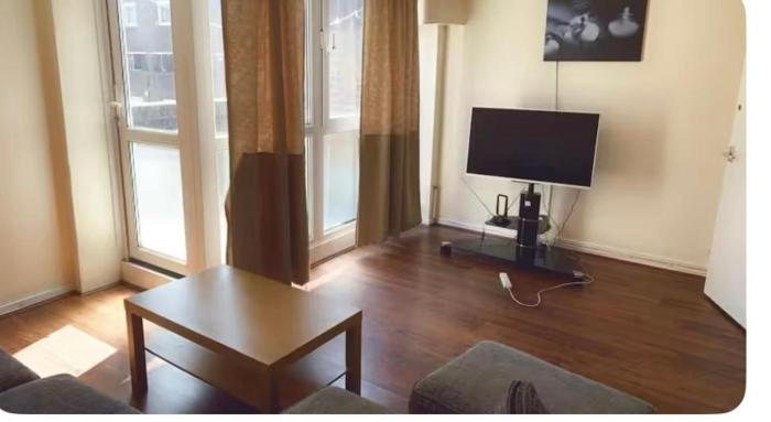 3 Bed - Sleeps 5 - Balcony - Ctrl London - Parking