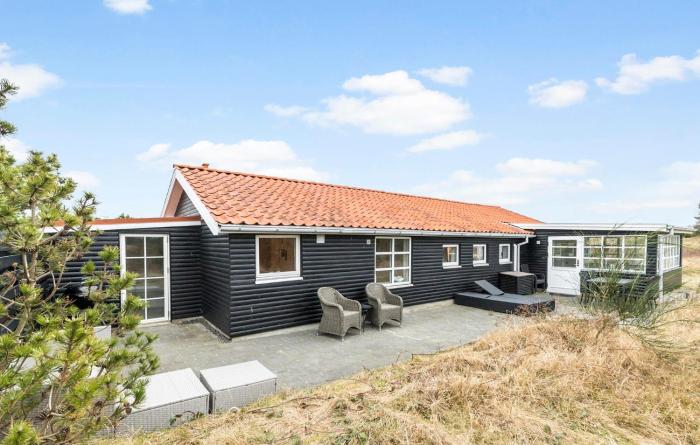 3 Bedroom Beach Front Home In Grenaa