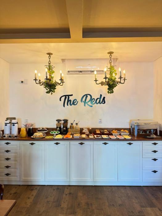 The Reds Pousada - com café da manhã