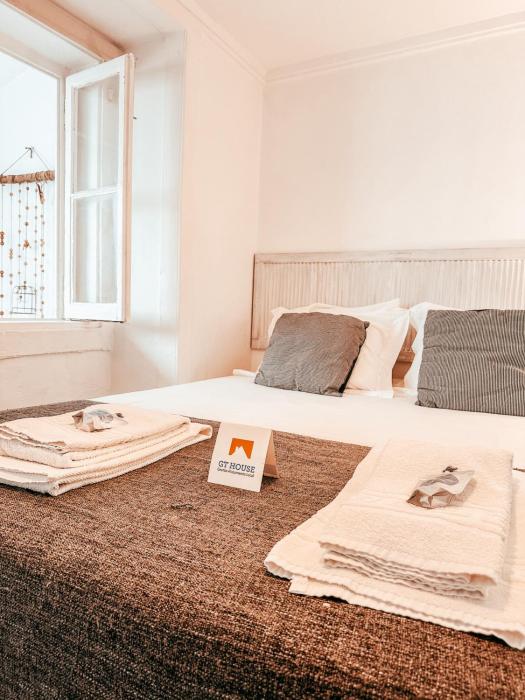 Typical Lisbon Apartment By Gt House