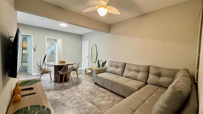 Apto BC - 100 metros da praia