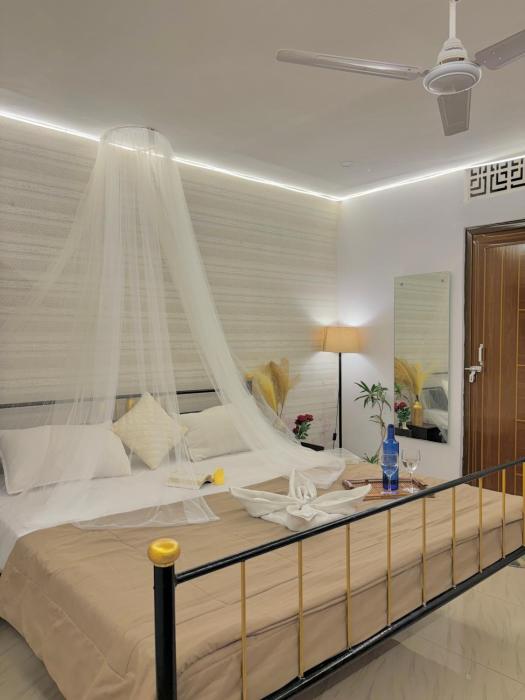 The First Floor I Top Rated Boutique Homestay I Near Lekhraj Metro Lucknow