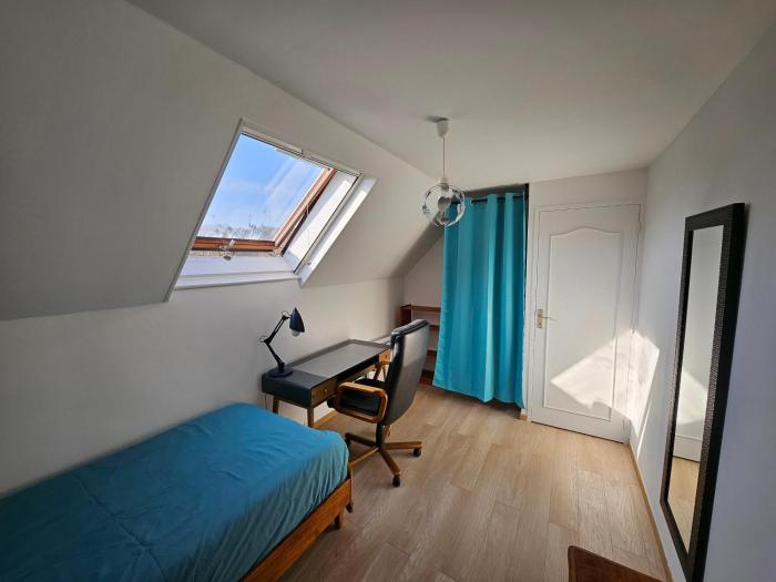 Spacious Room for Rent in Le Pecq