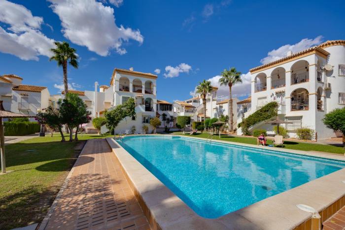 CB Living - Cozy condo with patio, Playa Flamenca