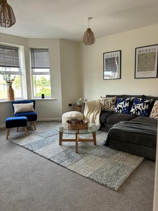 Modern 2 bed Flat & parking - York Centre