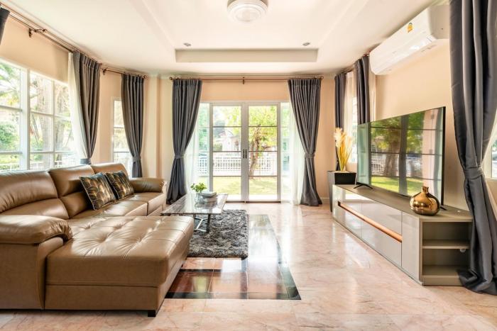 Top family house in peaceful area with lake view 3BR 15 mins to city