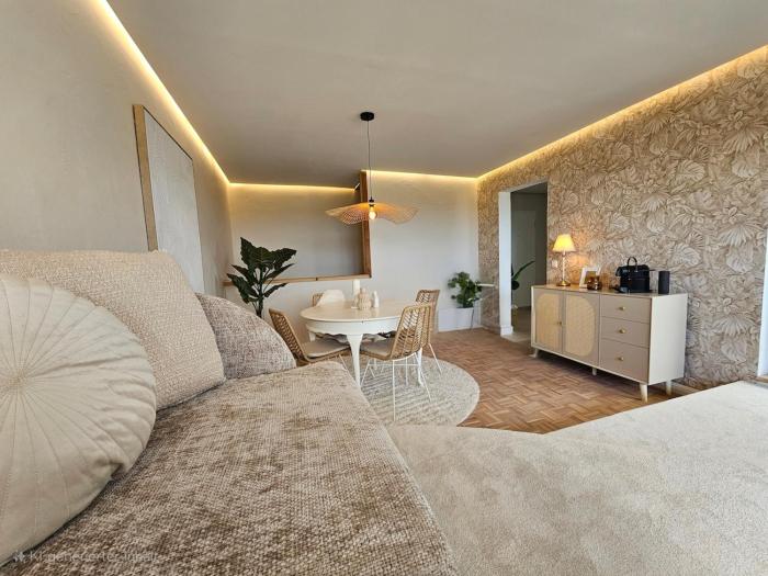 Stylish Forest View - Apartment