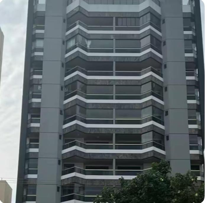 Apartamento Beira mar 3 varandas , 3 quartos e 3 banheiros