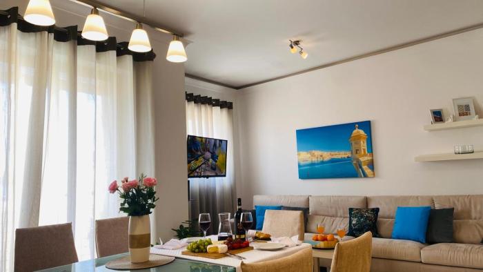 St Julians Cute Holiday Apartment with side seaview