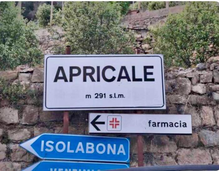 Private studio with mountain view with terrace in Medieval village