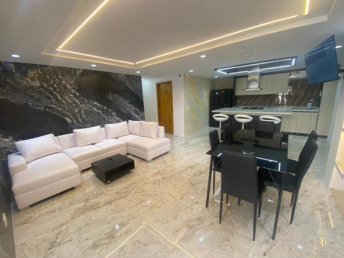 Casa de lujo en barrio popular