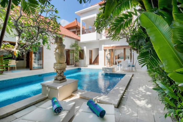 Super Value 3 Bed, Central Seminyak, Walk To Beach