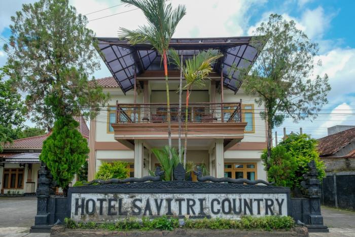 RedDoorz at Savitri Hotel