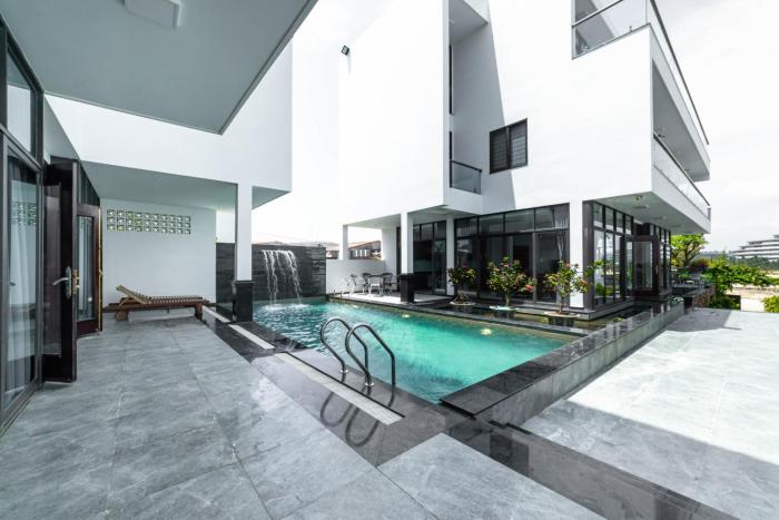 Villa Nguyên Căn 8 Phòng Ngủ View Biển