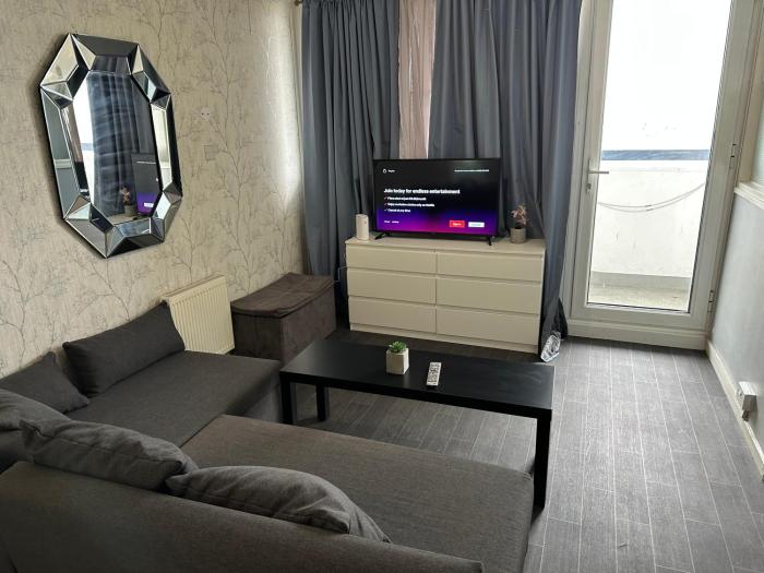 OYEs STUDIO APARTMENT