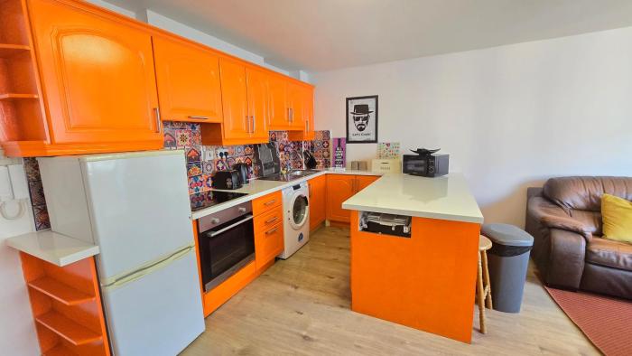 Colourful City Centre Hideaway, sleeps 6