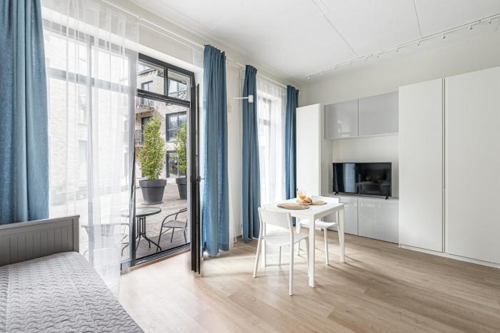 City center studio, parking, 16