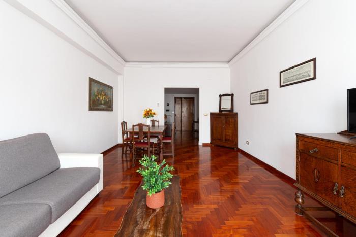 Modern & Luxe - Spacious Apartment in Ostia
