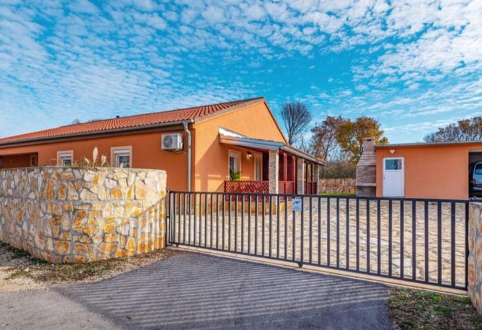 Rustic Retreat Apartments in Pridraga