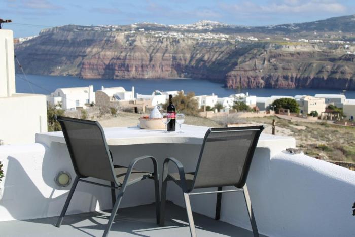Villa Solasta #2 with jacuzzi in Santorini