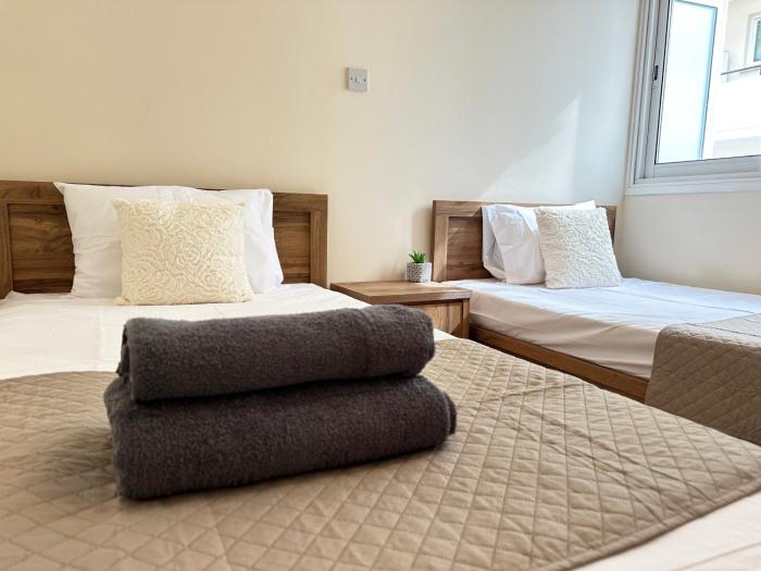 Serenity Sunset Holiday Apt - Larnaca