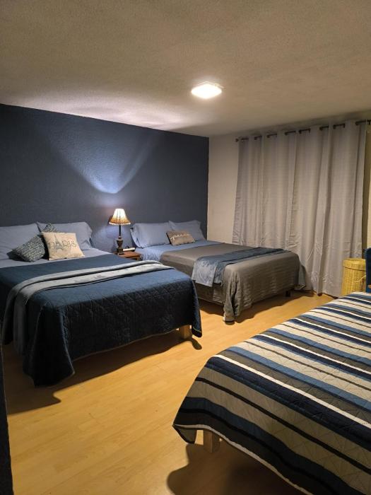 Casa equipada con estacionamiento privado y jardín