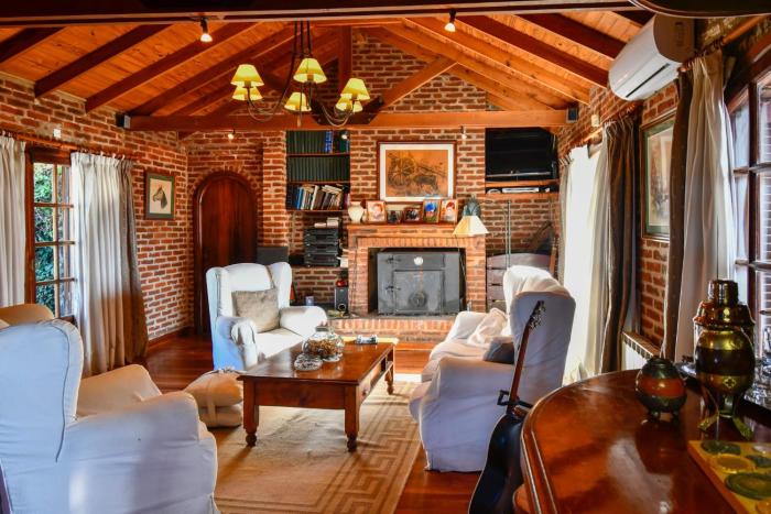 CLARA EN EL CERRO casa