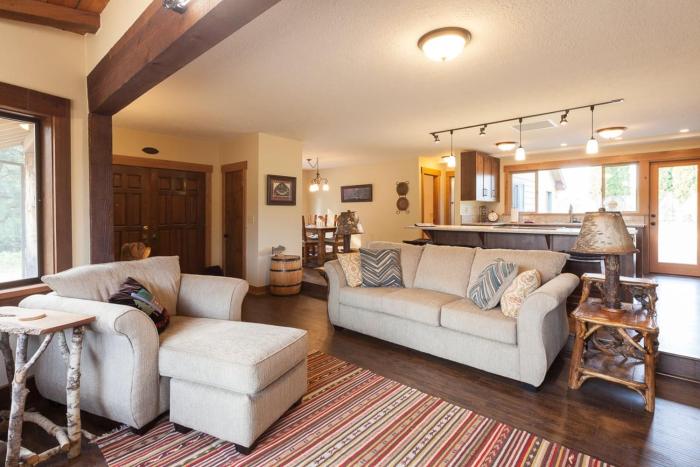 Hood View 30 Day Minimum