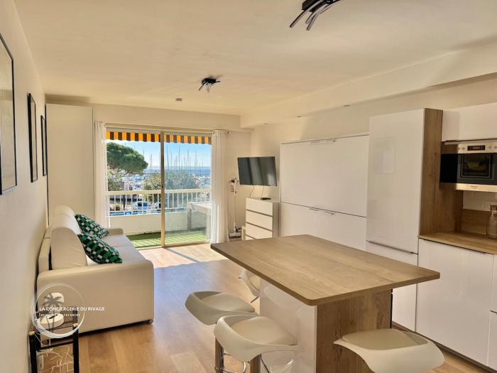 Studio rénové face à la mer - Port de Carqueiranne