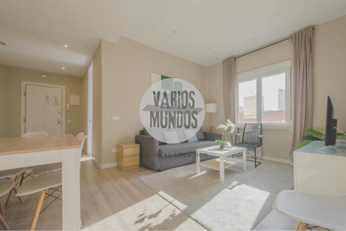 Vive la esencia de Madrid para 7 en Santa Ana 6