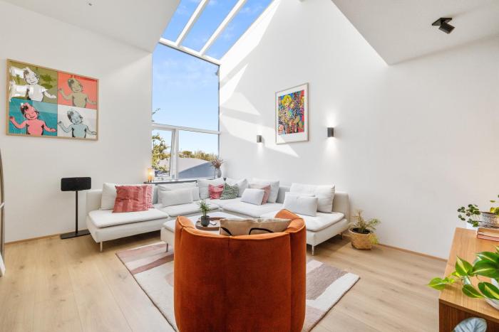 Spacious 2 story downtown apartment