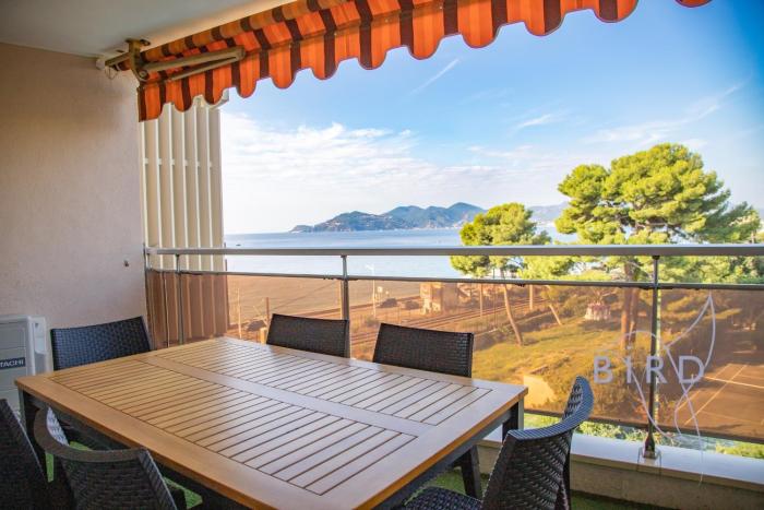 Vue Mer et Esterel Cannes just next to the beach