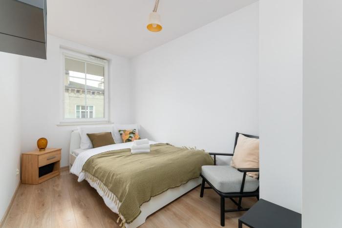 Dąbrowskiego Old Town Apartment by BookingHost