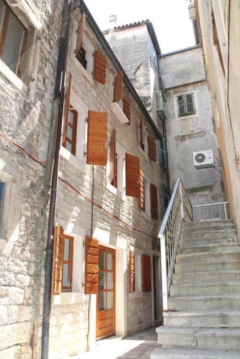 Main Square Rooms & Apartments