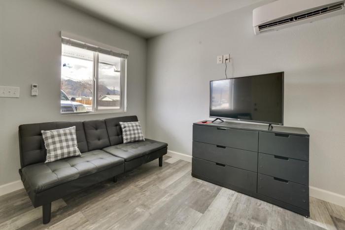 Updated Hawthorne Apartment, 12 Mi to Walker Lake!