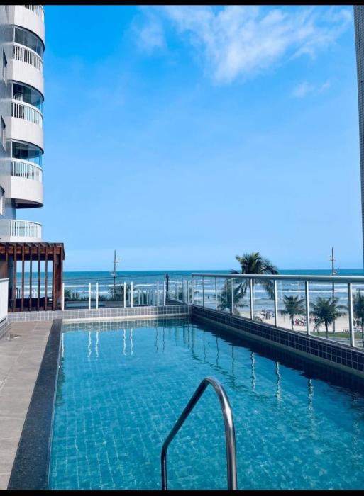Vila Caiçara Apto à beira mar! Novinho