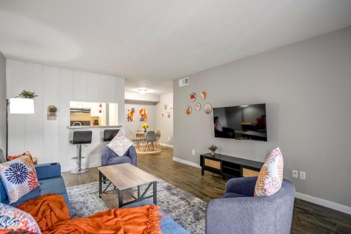 Towne Plaza Apartments #114 in the Galleria Area