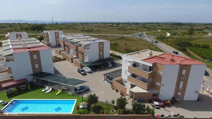 Apartments with swimming pool Nin, Zadar - 23930