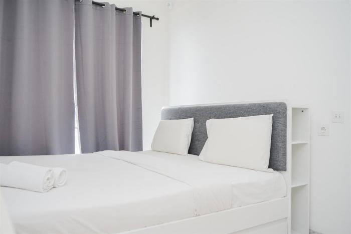 Comfy and Cozy Stay Studio Room at Sky House BSD Apartment By Travelio
