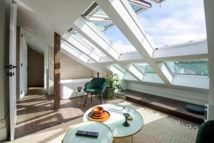 the attic - luxury harbourside suite