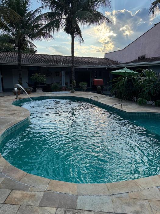 Casa dos fundos em condomínio