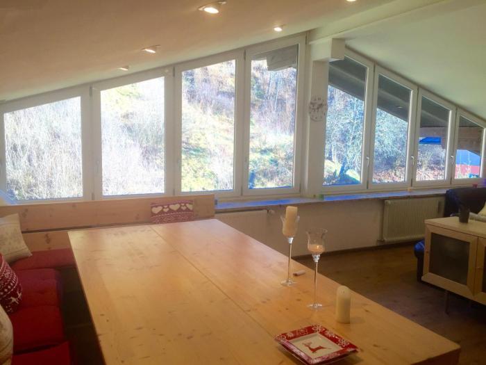 Large spacious apartment, 50m to the ski lift!