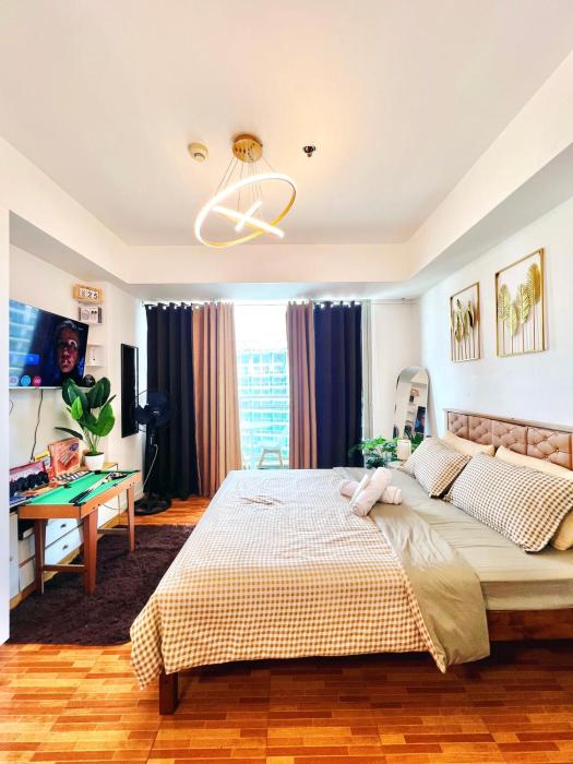 Mhaxs Place - Azure Parañaque