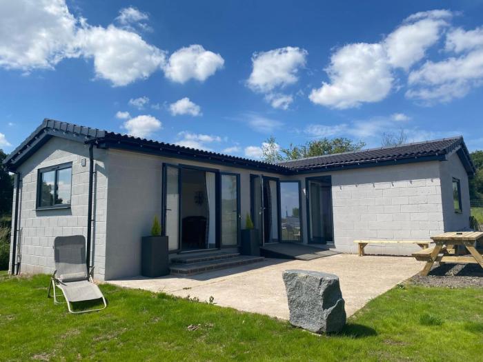 HORSESHOE LUXURY ACCESSIBLE LODGE Sleeps 4 at Fairview Farm in Ravenshead Nottingham near Sherwood Forest ,Dog Friendly Farm Stay