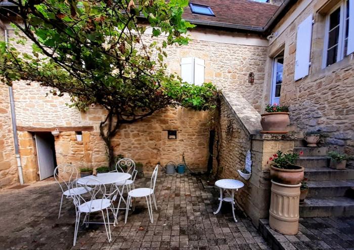 Maison en pierre au pied de La Vézère, pour 6